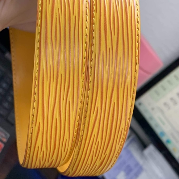 Luis Vuitton Yellow Epi Belt Size 85 or 34 in. Authentic - Picture 7 of 11